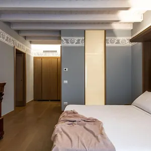 palazzo-de-gregorio-apartments.sicilyhotelsitaly.net/